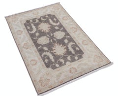 2.6x3.8 ft handgeknüpfter türkischer Teppich mit Blumenmuster in Grau und Beige. 100% Wolle