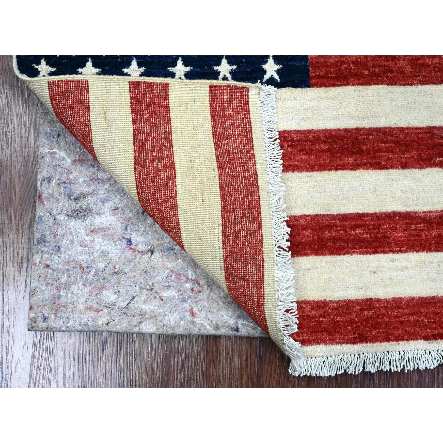 Old Glory Red, drapeau américain, noué à la main, laine douce, Peshawar, suspension murale, tapis oriental
Matières premières : Laine
Latex : Pas de poils 
hauteur : 0,25 pouces
Style : Transitionnel
Couleur primaire : rouge
Couleurs secondaires :
