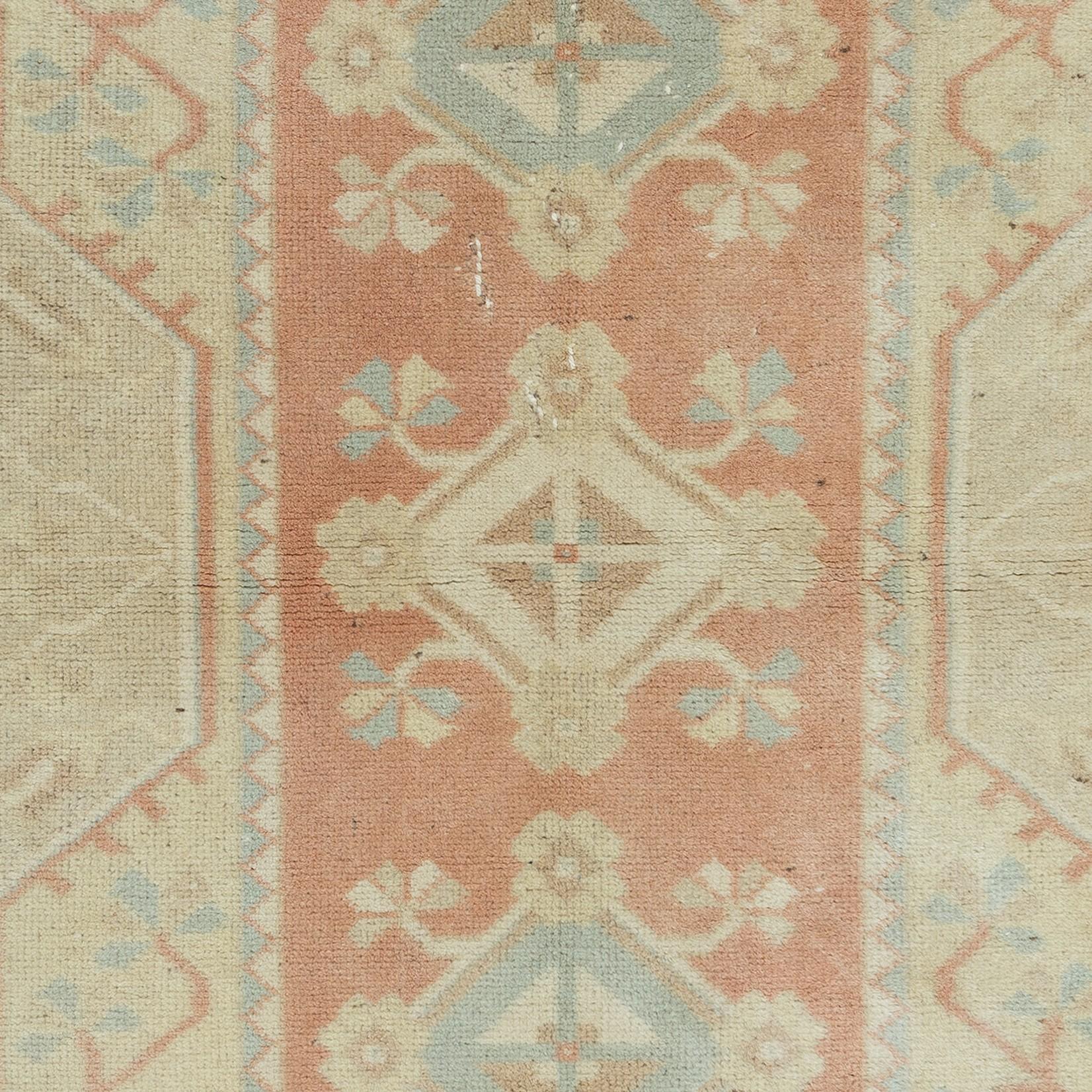 2.6x4.2 Ft Faded Vintage Handmade Turkish Milas Accent Rug in Soft Red & Beige In Good Condition For Sale In Philadelphia, PA