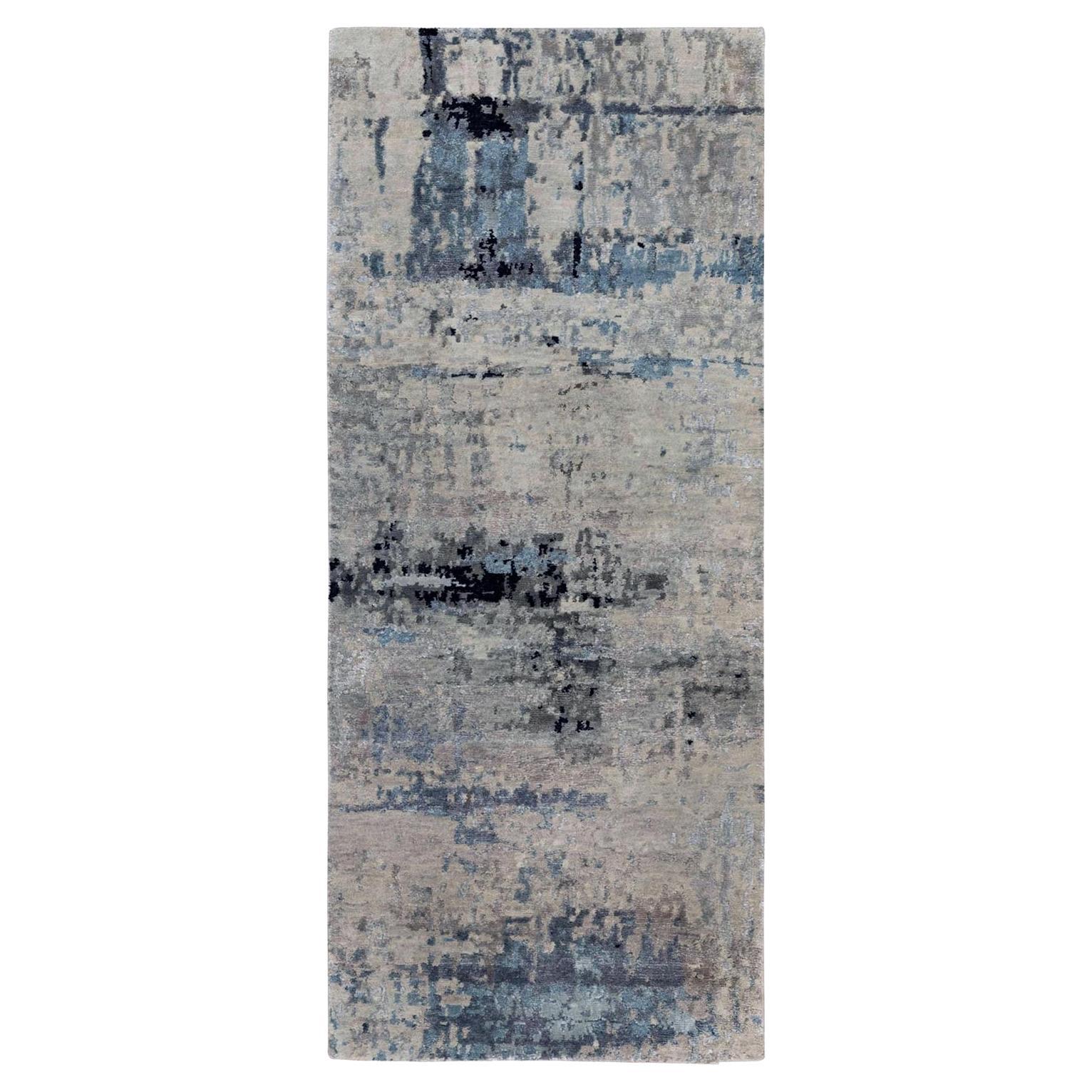 2'6 "x5'10" Tapis de course oriental en laine et soie nouée à la main, motif abstrait Silver-Blue en vente