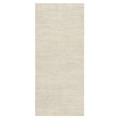 Tappeto Runner Lori Buft Gabbeh in lana annodato a mano di colore bianco, spesso e soffice