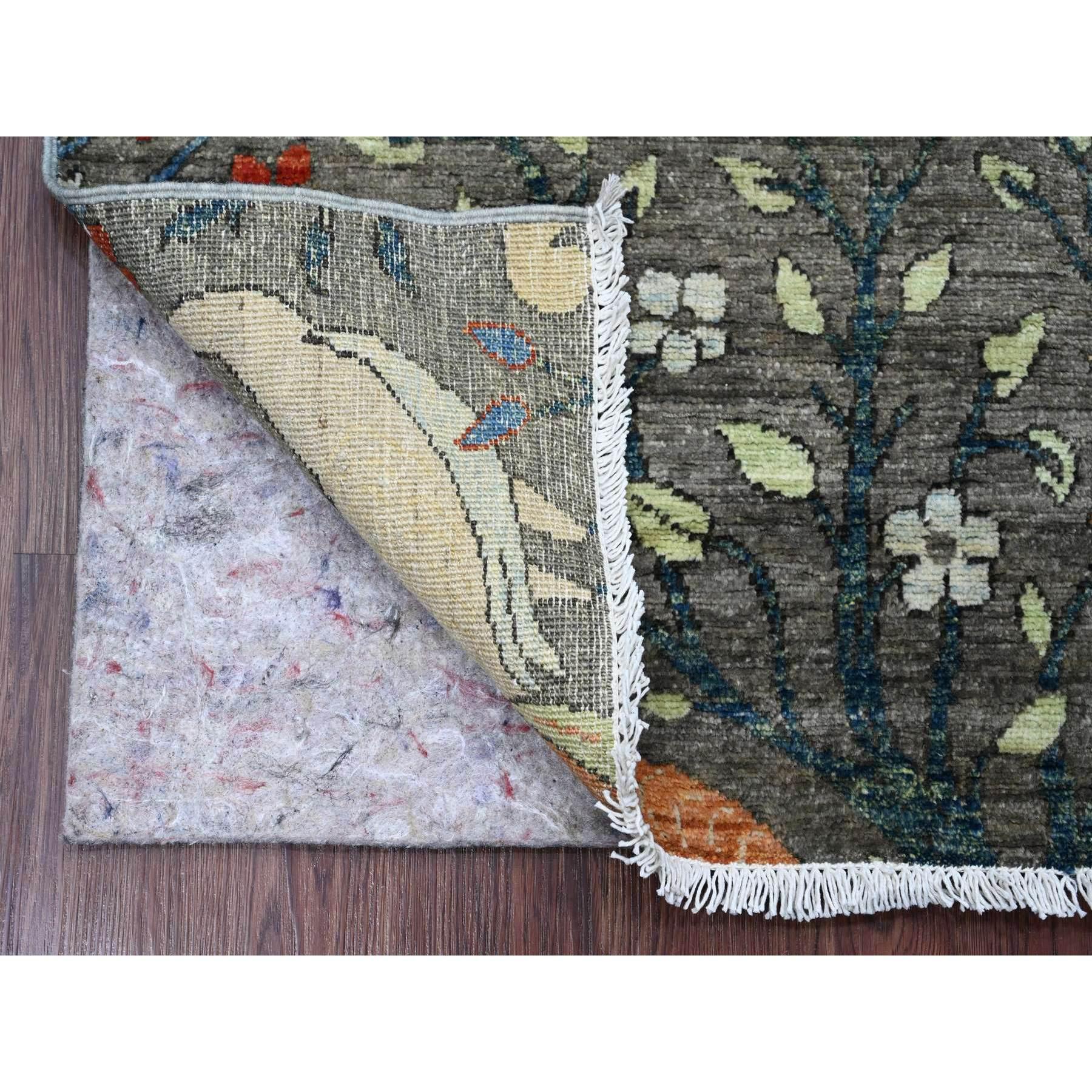 Gris tenue, Peshawar afgano, Diseño de aves del paraíso, Lana suave y brillante, Anudada a mano, Tintes vegetales, Alfombra de calle, Alfombra oriental
Materiales primarios: Lana
Látex: Sin pelo 
altura: 0,25 Pulgadas
Estilo: Transicional
Color
