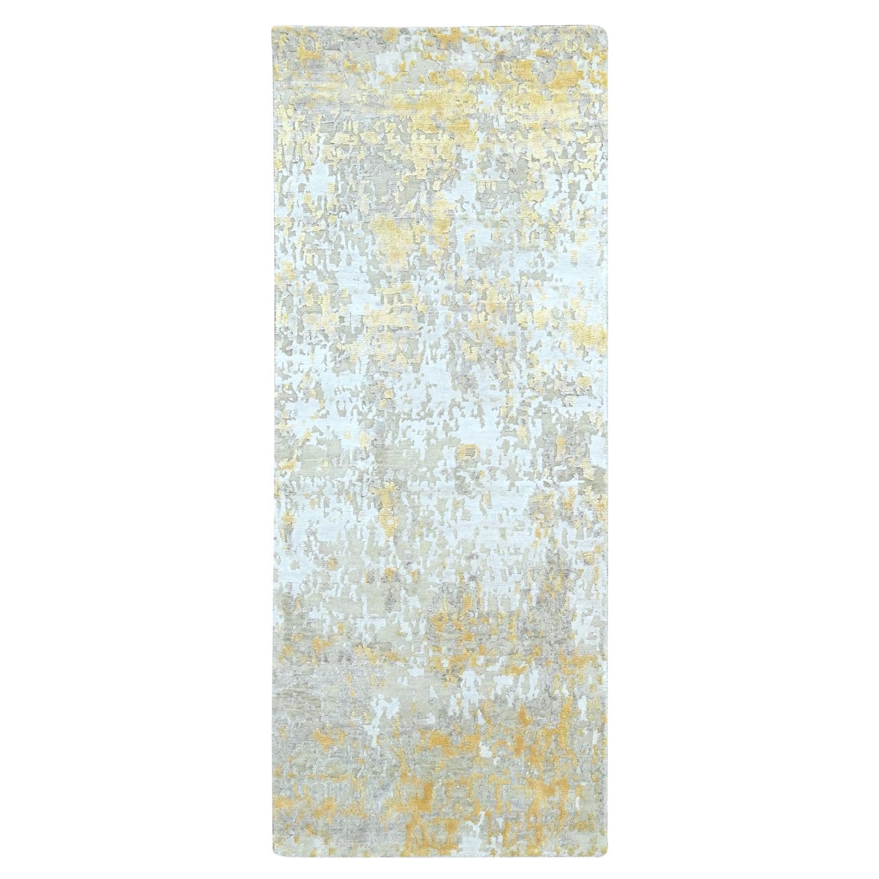2
6 "x6
 Tapis de course en laine et soie nouée à la main, beige et or, avec design abstrait