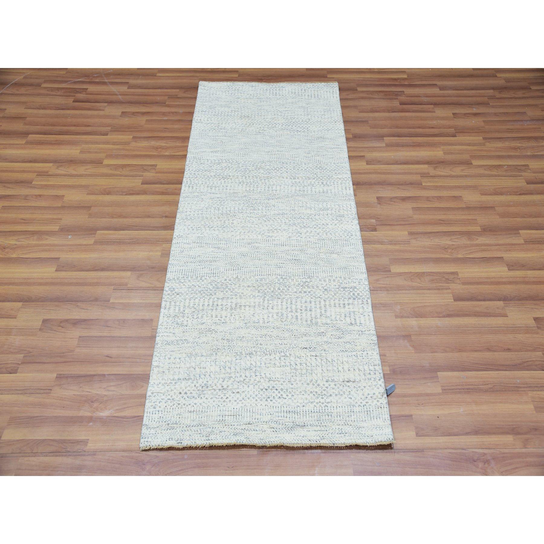 This is a truly genuine one-of-a-kind Undyed Pure Wool, Tone on Tone, Modern Grass Design, Hand Knotted, Oriental Rug. It has been Knotted for months and months in the centuries-old weaving craftsmanship techniques by artisans.
Primary materials: