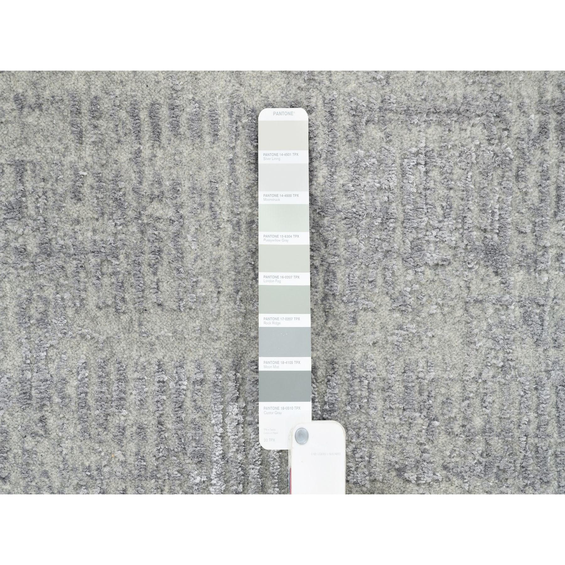 Alfombra oriental moderna de lana y seda tejida a mano Jacquard gris de 2'6 