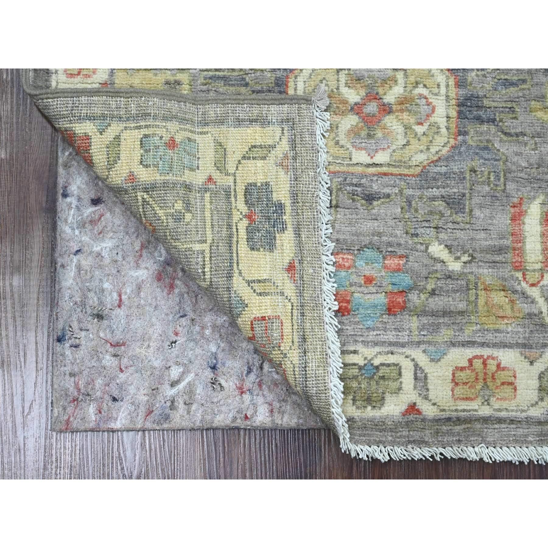 Tappeto grigio spagnolo, Peshawar con disegno Heriz su tutta la superficie, densamente tessuto, annodato a mano, lana di alta montagna, runner, Tappeto orientale
Materiali primari: Lana
Lattice: No Pile 
altezza: 0,25 pollici
Stile: Di