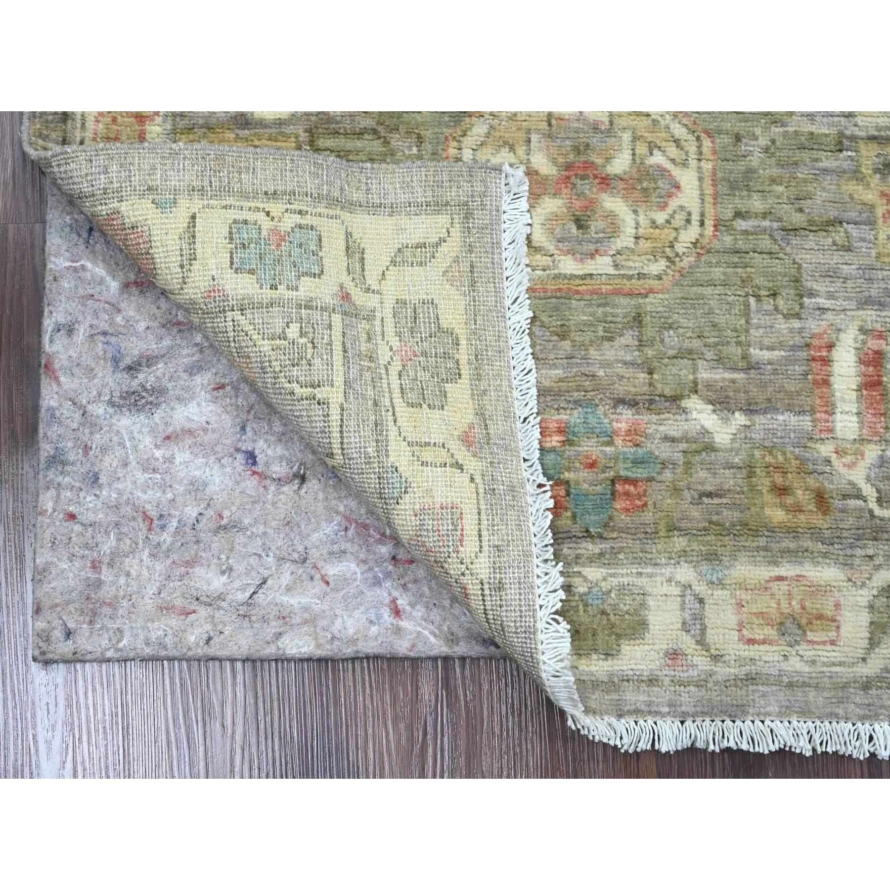Gris Nube, Peshawar con diseño de Heriz por todas partes, lana de alta montaña, tejido denso, anudado a mano, pasillo, alfombra oriental
Materiales primarios: Lana
Látex: Sin pelo 
altura: 0,25 Pulgadas
Estilo: Transicional
Color principal: