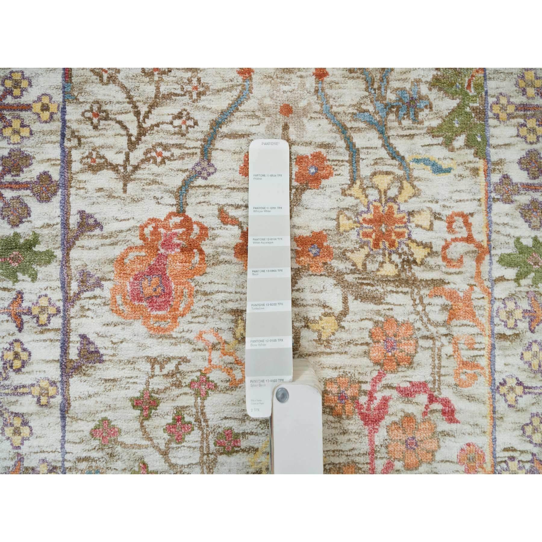 Indiano Tappeto Runner in lana e seta, annodato a mano, con design a vasi Directional, 2'6 
