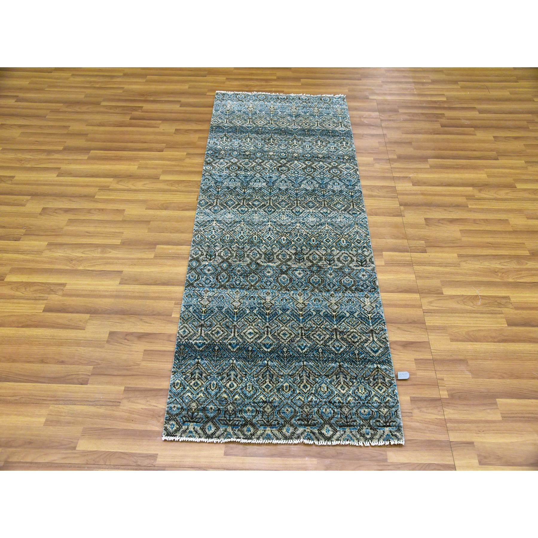 Yale Blau, Handgeknüpft, Kohinoor Herat Kleines Geometrisches Wiederholendes Design, 100% Plüsch Wolle, Läufer Orientteppich
Primäre MATERIALIEN: Wolle
Latex: Kein Flor 
Höhe: 0,25 Zoll
Stil: Transitional
Grundfarbe: Blau
Sekundärfarben: Elfenbein,