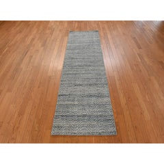 Alfombra de pasillo de lana pura tejida a mano, con diseño texturizado y tonos azul claro, de 2'6" x 7'10"