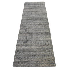 Alfombra de pasillo de lana pura tejida a mano, con diseño texturizado y tonos azul claro, de 2'6" x 7'10"
