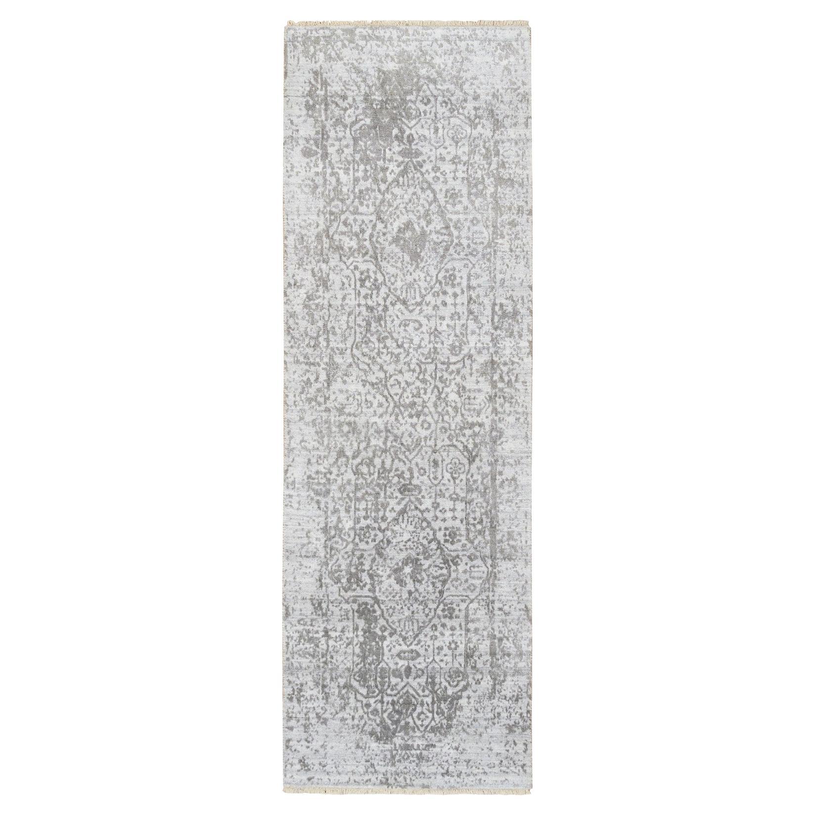 2'6 "x7'10" Alfombra de Pista de Lana y Seda Pura, Gris, Diseño Persa Roto, Anudada a Mano
