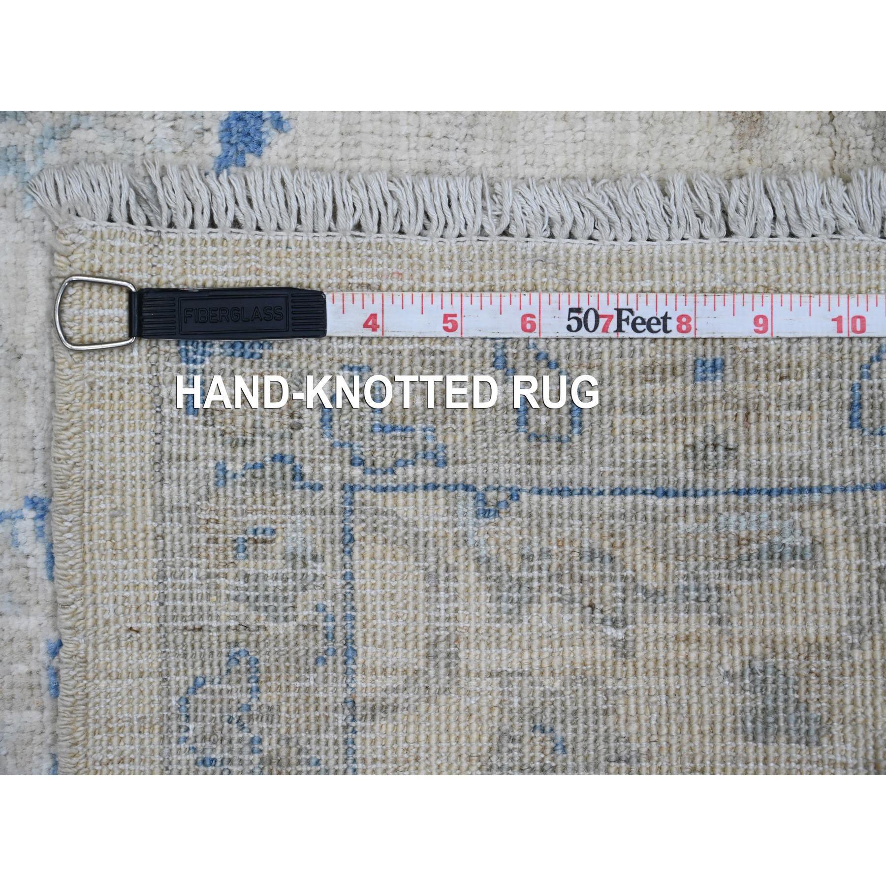 Tappeto Runner bianco in lana lavata a mano con design a foglie di Peshawar, 2'6 