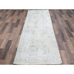 Alfombra oriental de lana anudada a mano, estilo Tabriz persa vintage, color marfil, de 2'6" x 7'6"