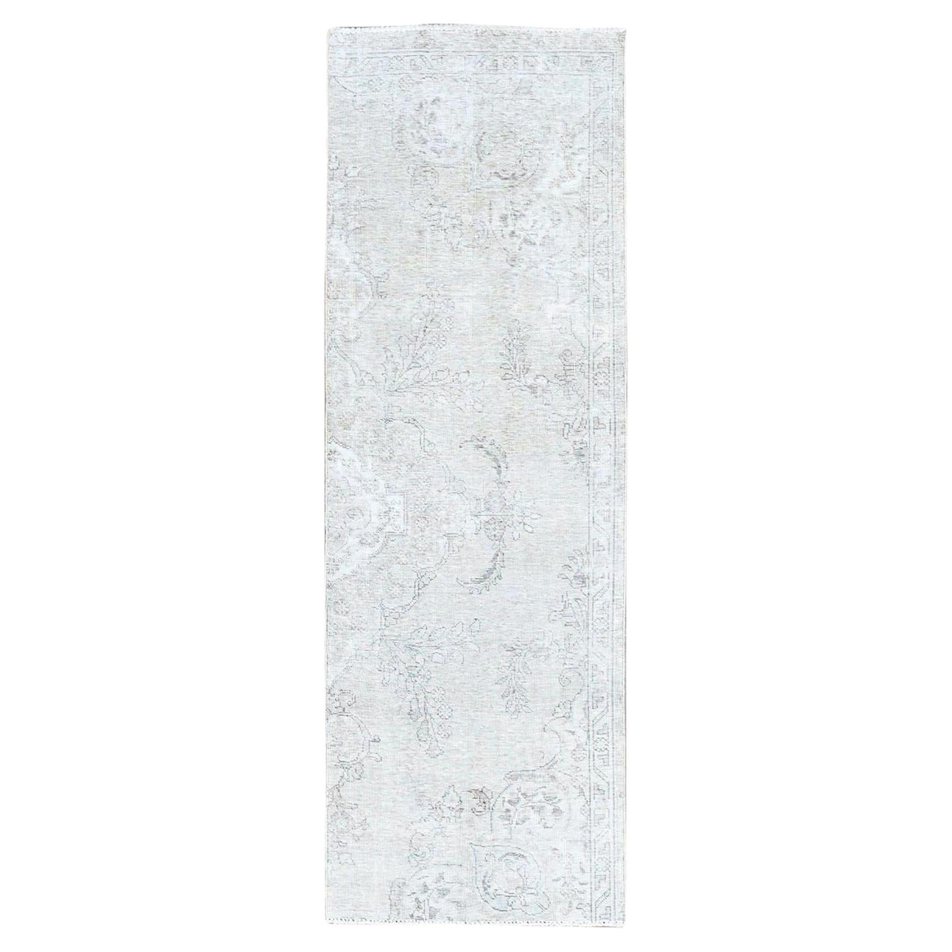 2'6 "x7'6" Tappeto Runner Vintage Persiano Tabriz in lana annodata a mano, bianco come la neve in vendita