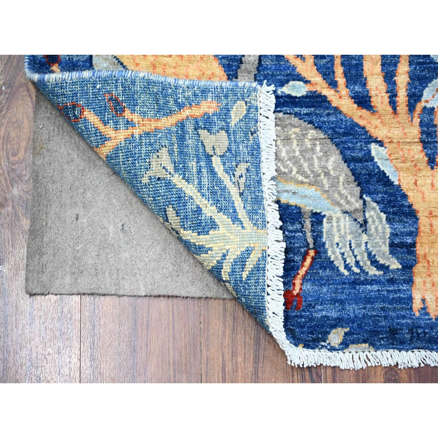 Dies ist eine wirklich echte one-of-a-kind afghanischen Peshawar mit Birds of Paradise Design, handgeknüpft, reine Wolle, Orientteppich. Es wurde monatelang von erfahrenen Kunsthandwerkern in jahrhundertealten Webtechniken geknüpft.
Primäre