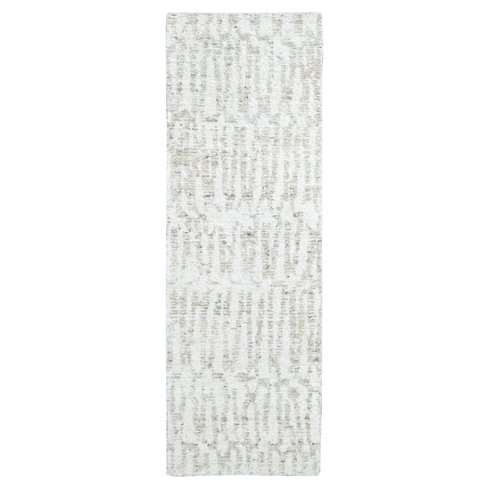 Tappeto Runner Avorio Minimalista con Design Svedese Annodato a Mano in Pura Lana 2'6 "x7'9" in vendita