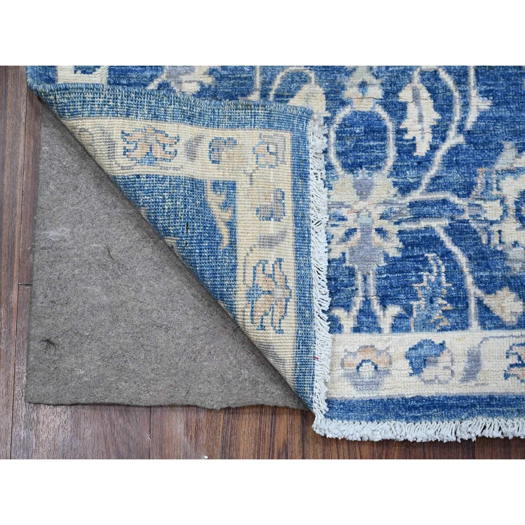 Dies ist eine wirklich echte one-of-a-kind weiche Wolle handgeknüpft, feiner Peshawar mit Mahal Design, Läufer Orientteppich. Es wurde monatelang von erfahrenen Kunsthandwerkern in jahrhundertealten Webtechniken geknüpft.
Primäre MATERIALIEN:
