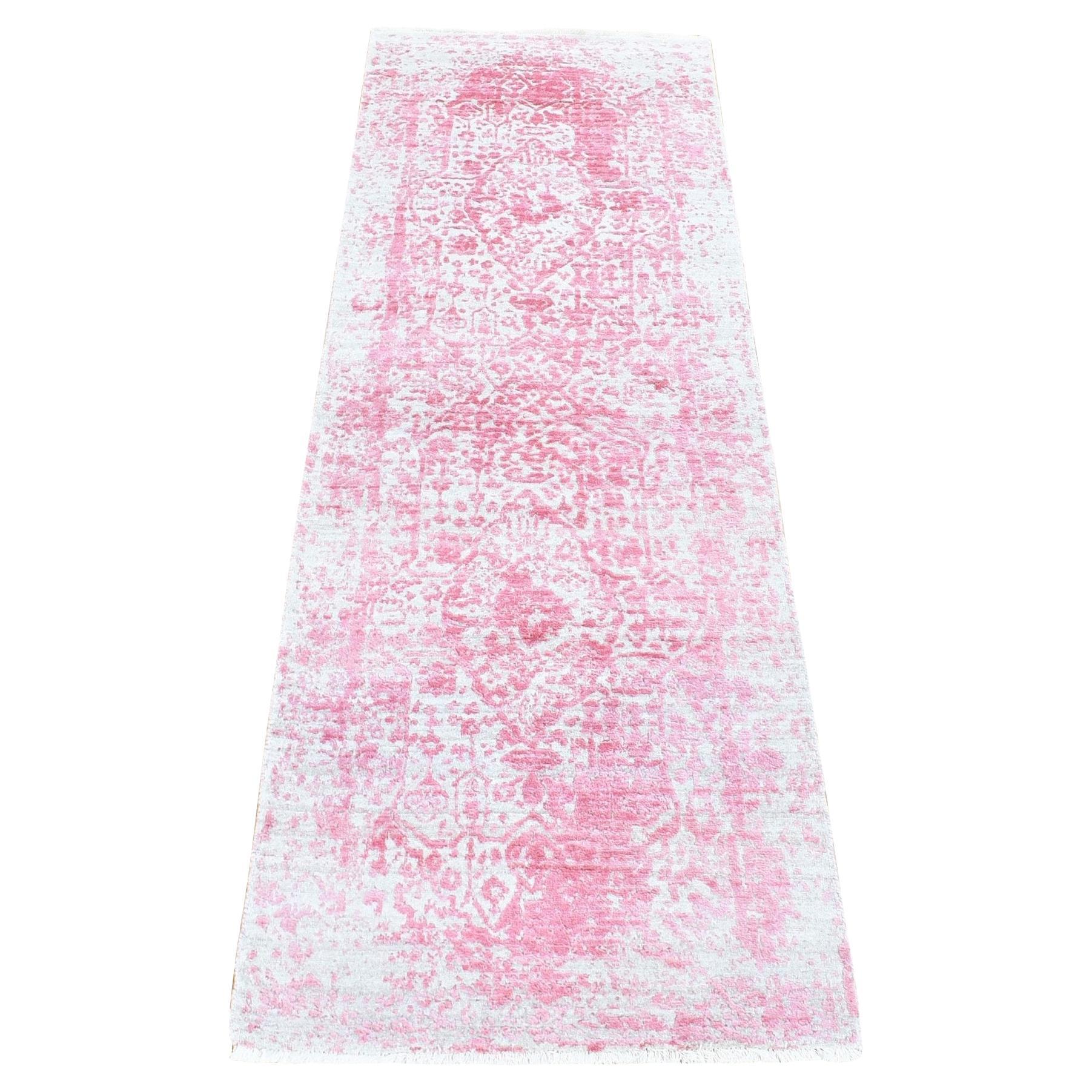 2'6"x7'9" Rosa, handgeknüpfter Läufer aus Wolle und reiner Seide im persischen Design mit Brokenmuster