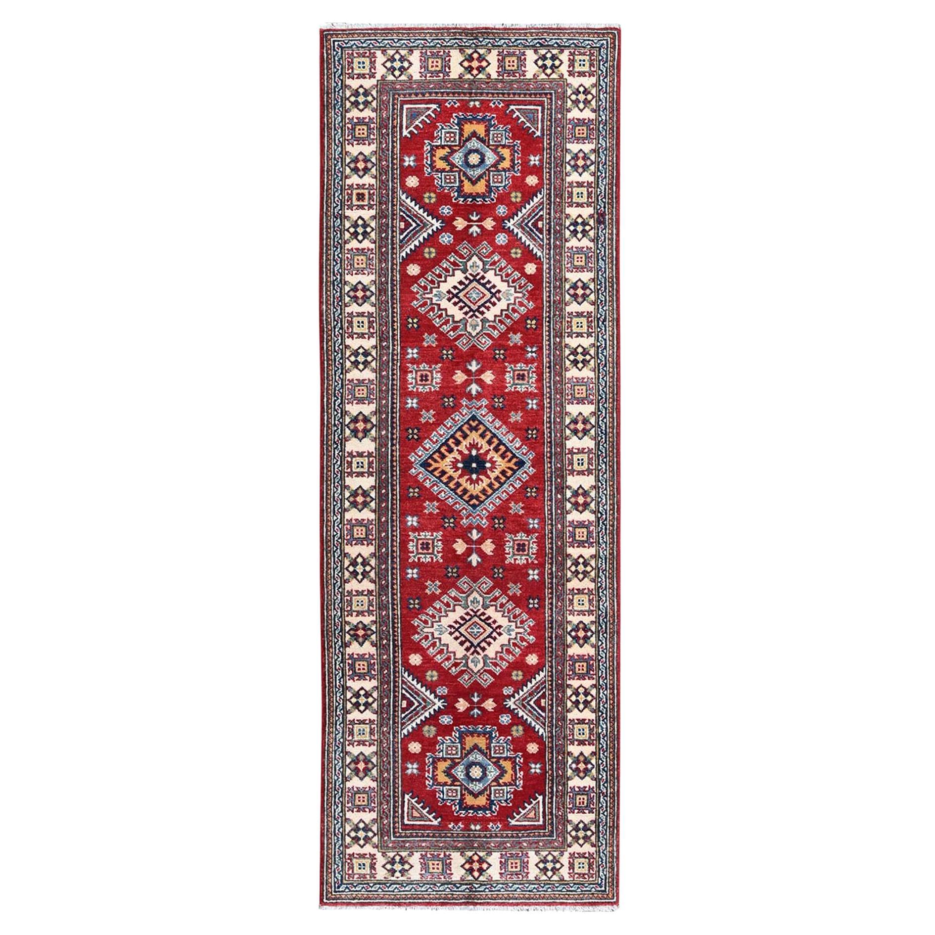 Tappeto Runner in lana annodato a mano con disegno geometrico Kazak rosso x7'9"