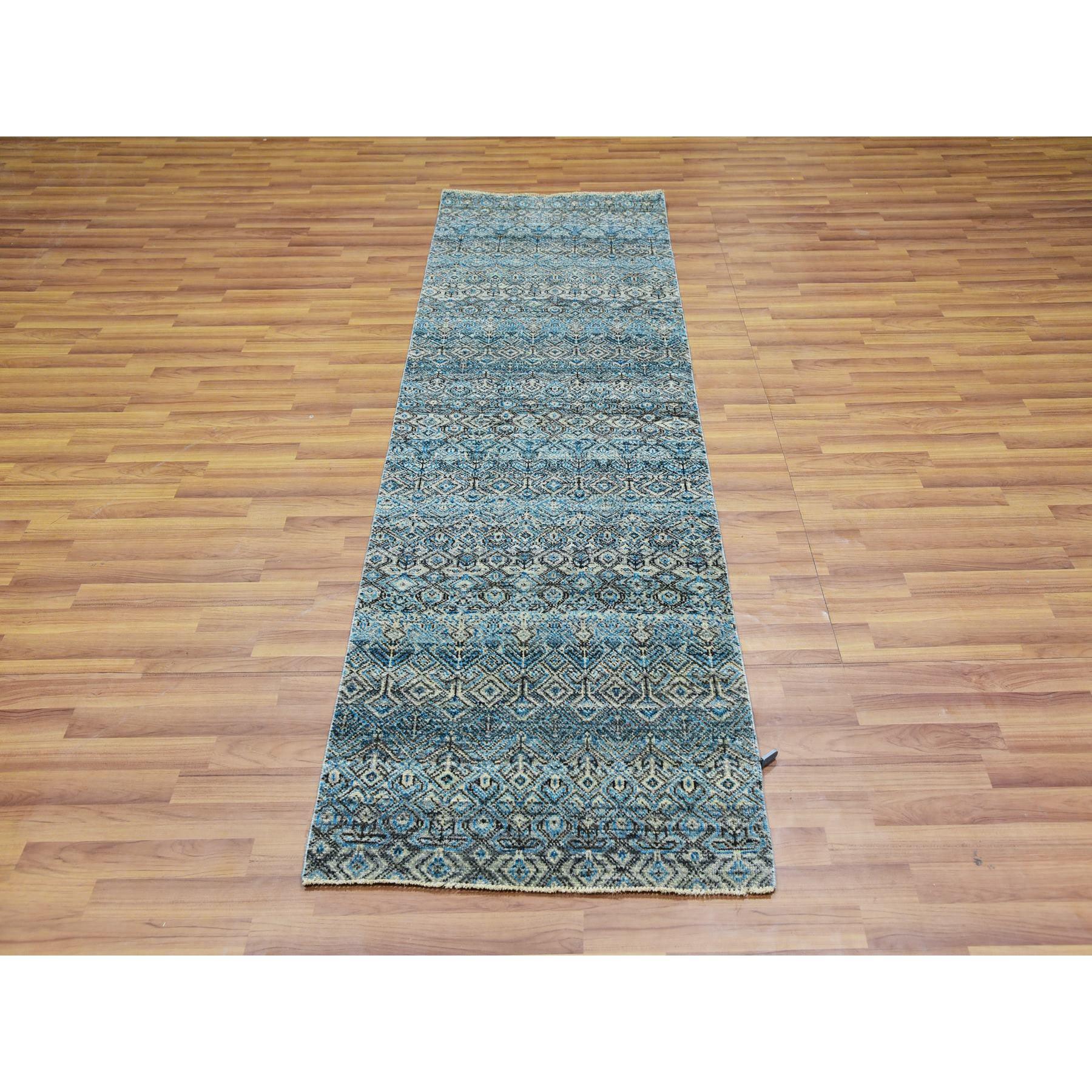 Dies ist eine wirklich echte one-of-a-kind 100% Plüsch Wolle handgeknüpft, Kohinoor Herat Small Geometric Repetitive Design, Orientteppich. Es wurde monatelang von erfahrenen Kunsthandwerkern in jahrhundertealten Webtechniken geknüpft.
Primäre