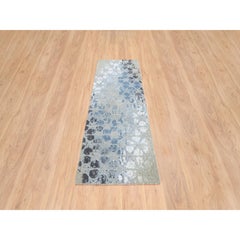 2'6"x8' Gray and Blue, THE HONEYCOMB, Wool and Silk Hand Knotted Runner Rug