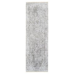 Tappeto Runner Grigio Broken Persian Design in Lana e Pura Seta Annodato a Mano, 2'6 "x8'