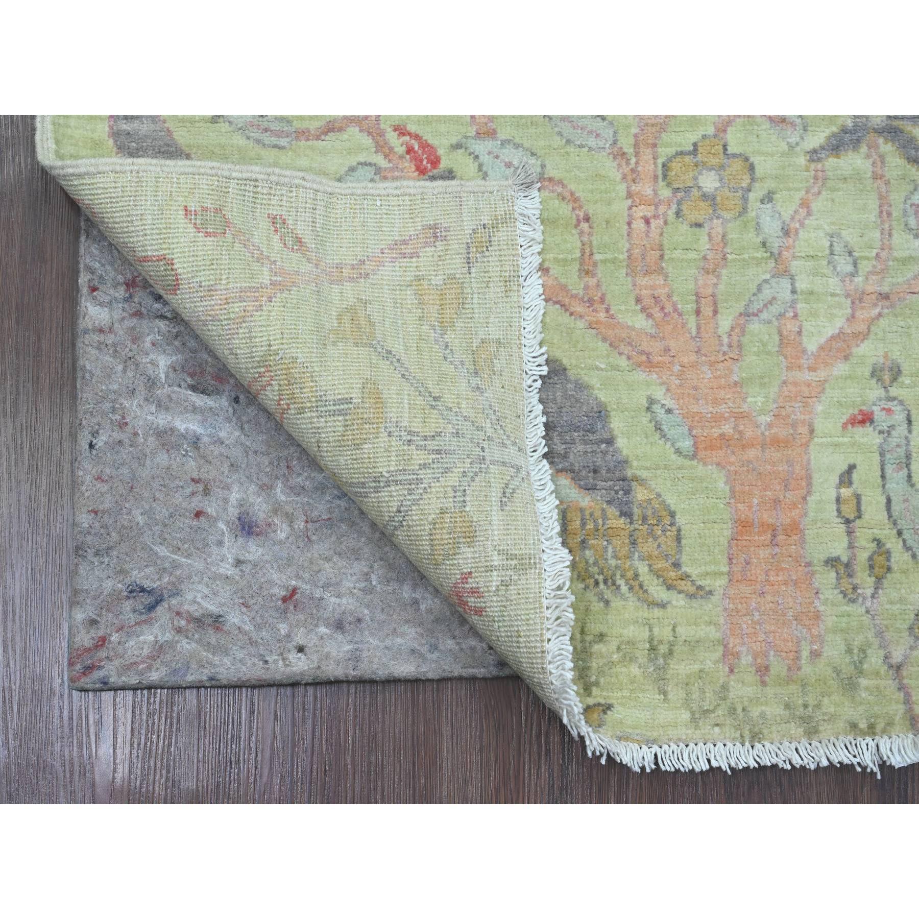 Verde Celadon, Annodato a mano, Peshawar afgano con disegno di uccelli del paradiso, Lana morbida, Tinture naturali, Runner, Tappeto orientale
Materiali primari: Lana
Lattice: No Pile 
altezza: 0,25 pollici
Stile: Di transizione
Colore primario: