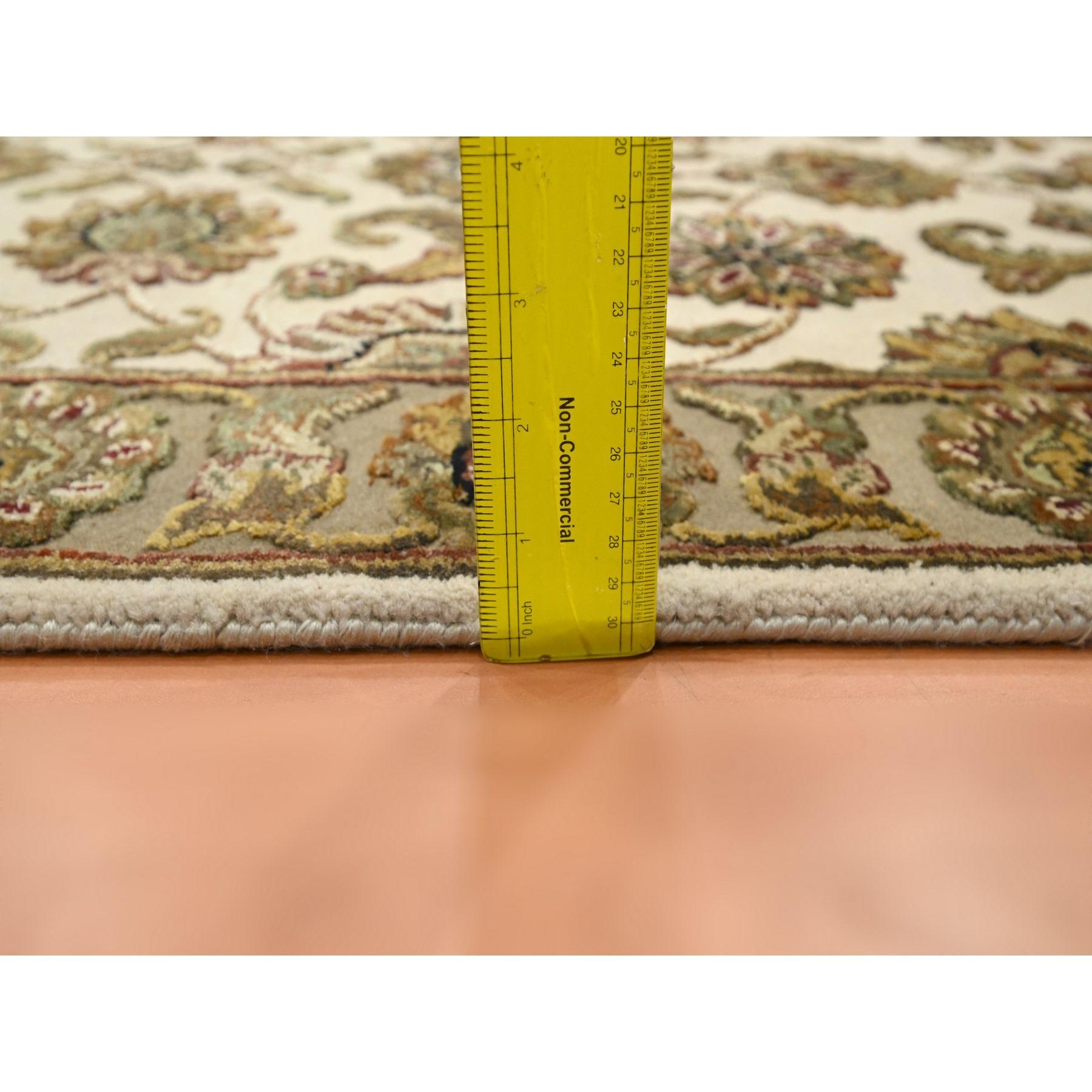 Tappeto Runner in lana e seta annodato a mano con design a foglie del Rajasthan bianco 2'6 