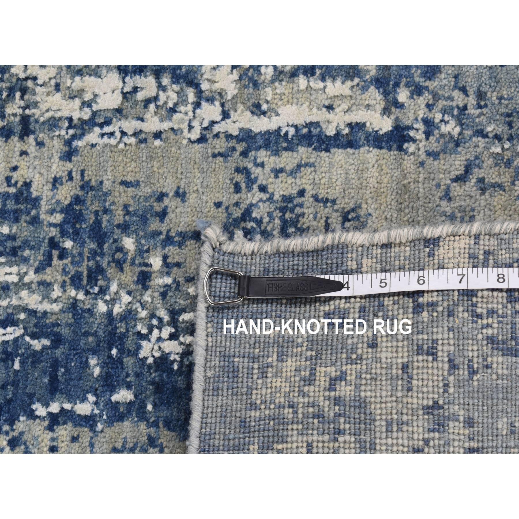 XXI secolo e contemporaneo Tappeto Runner in lana e seta annodato a mano con disegno astratto Air Force Blue 2'6 