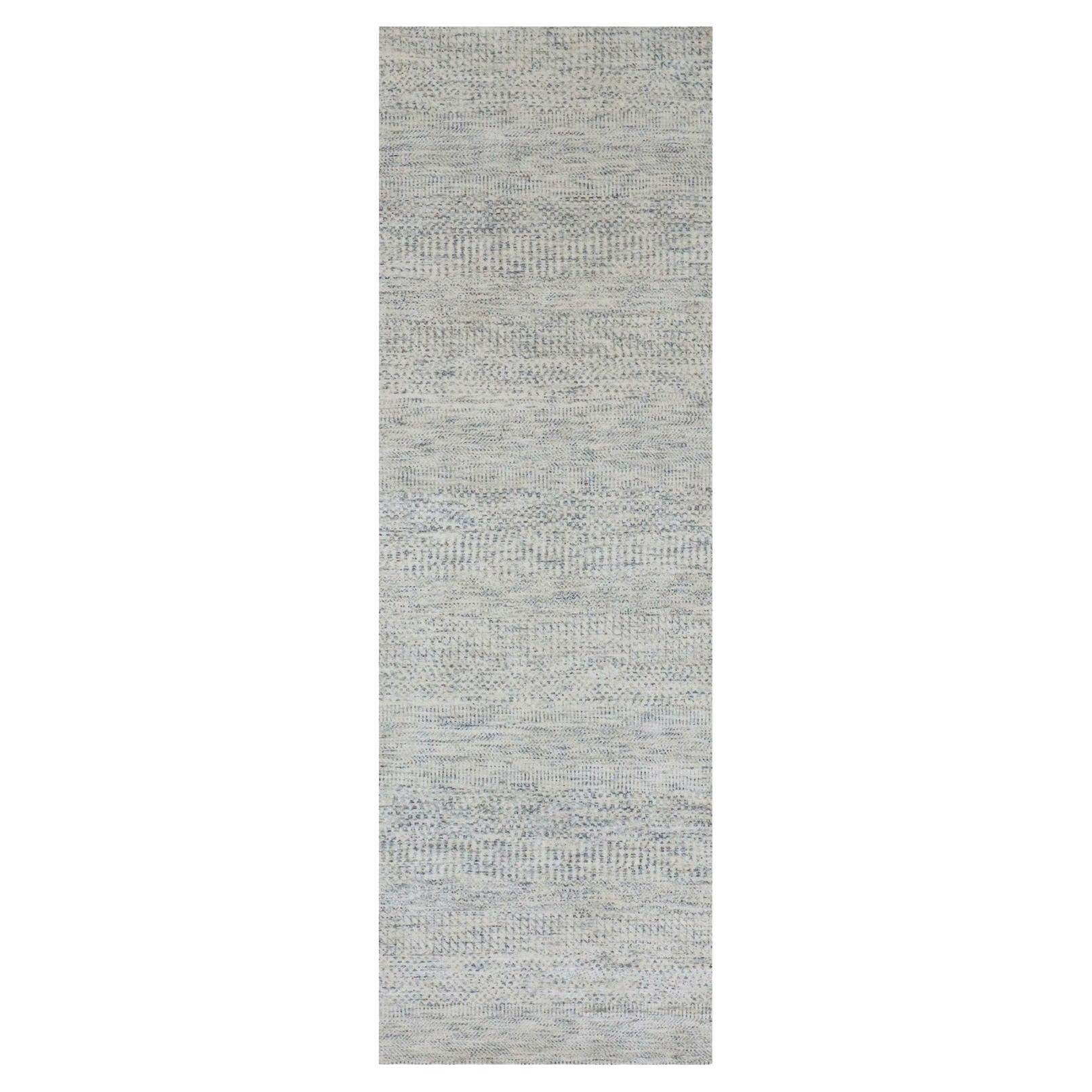 2'6"x8'1" Gemütlicher grauer 100% unbefärbter Woll-Läufer mit handgeknüpftem Grasmuster
