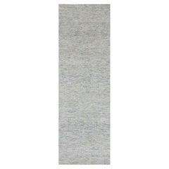 2'6"x8'1" Gemütlicher grauer 100% unbefärbter Woll-Läufer mit handgeknüpftem Grasmuster