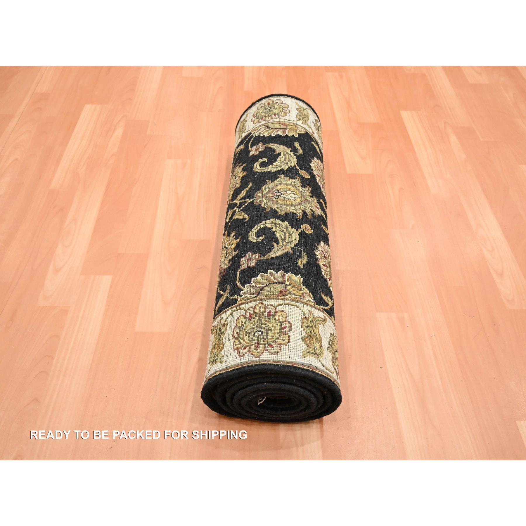 Tappeto Runner in lana e seta annodato a mano con design a foglie del Rajasthan nero 2'6 