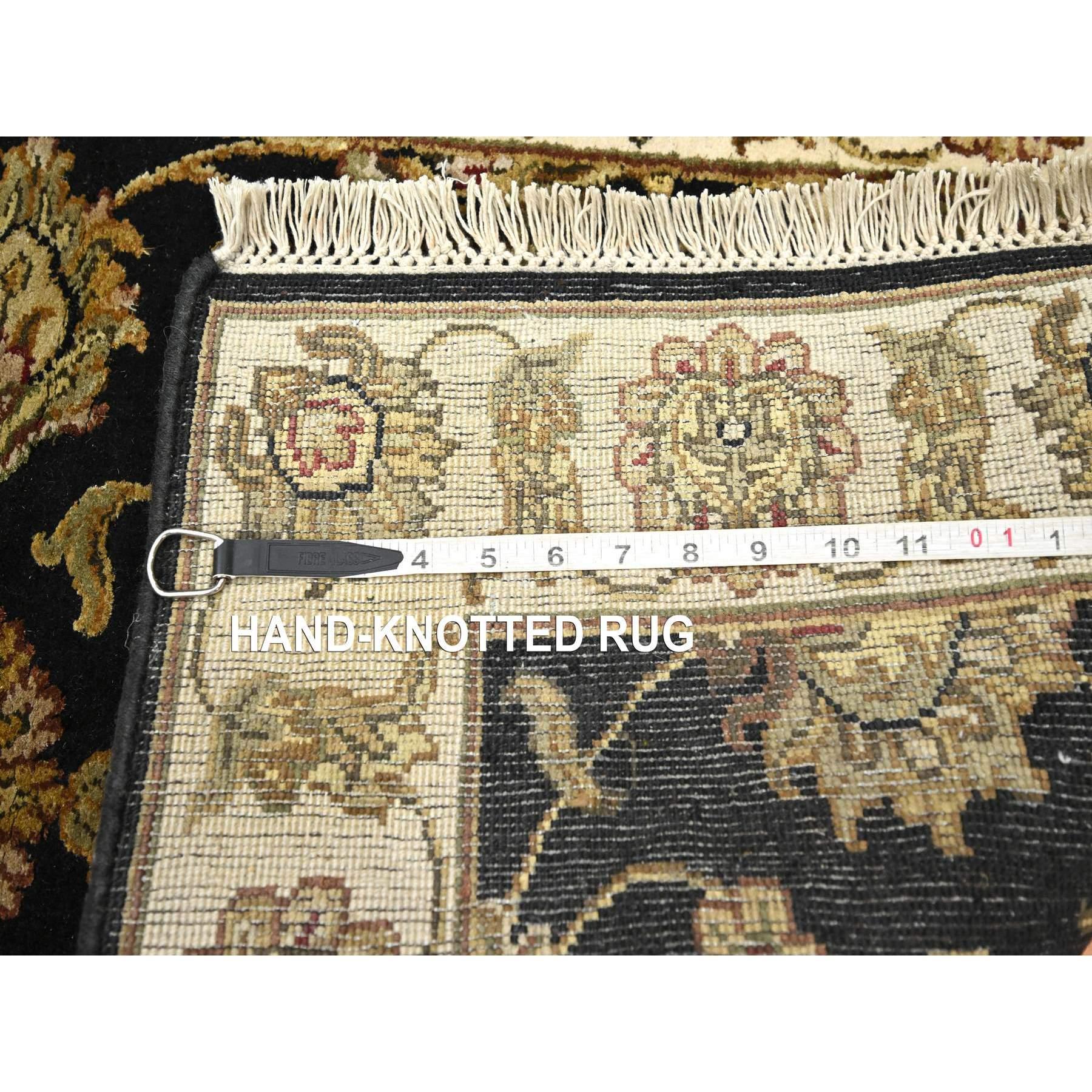 Seta Tappeto Runner in lana e seta annodato a mano con design a foglie del Rajasthan nero 2'6 