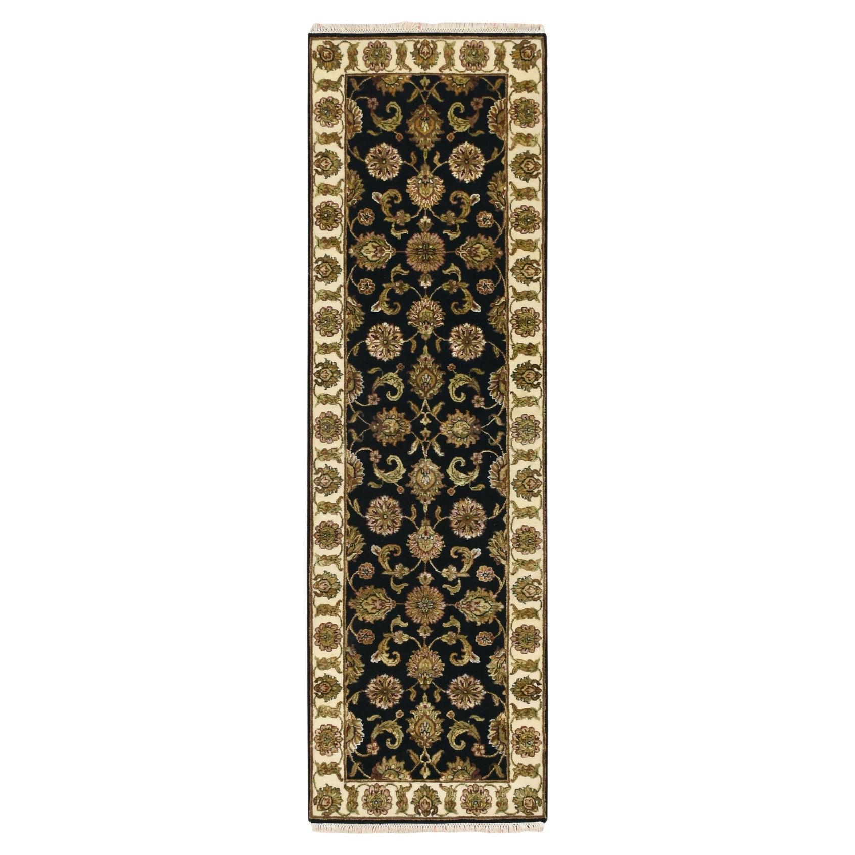 Tappeto Runner in lana e seta annodato a mano con design a foglie del Rajasthan nero 2'6 "x8'3"