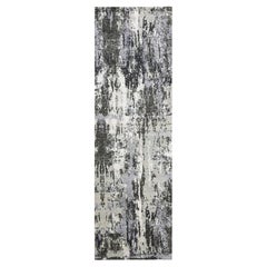 2'6"x8'3"  Tapis de course gris à motifs abstraits, en laine et soie, noué à la main