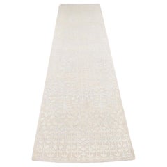 2'6 "x8'3" Ivory Tone on Tone Pure Silk with Wool Hand Knots Rugs (Tapis de course ivoire ton sur ton en pure soie et laine)
