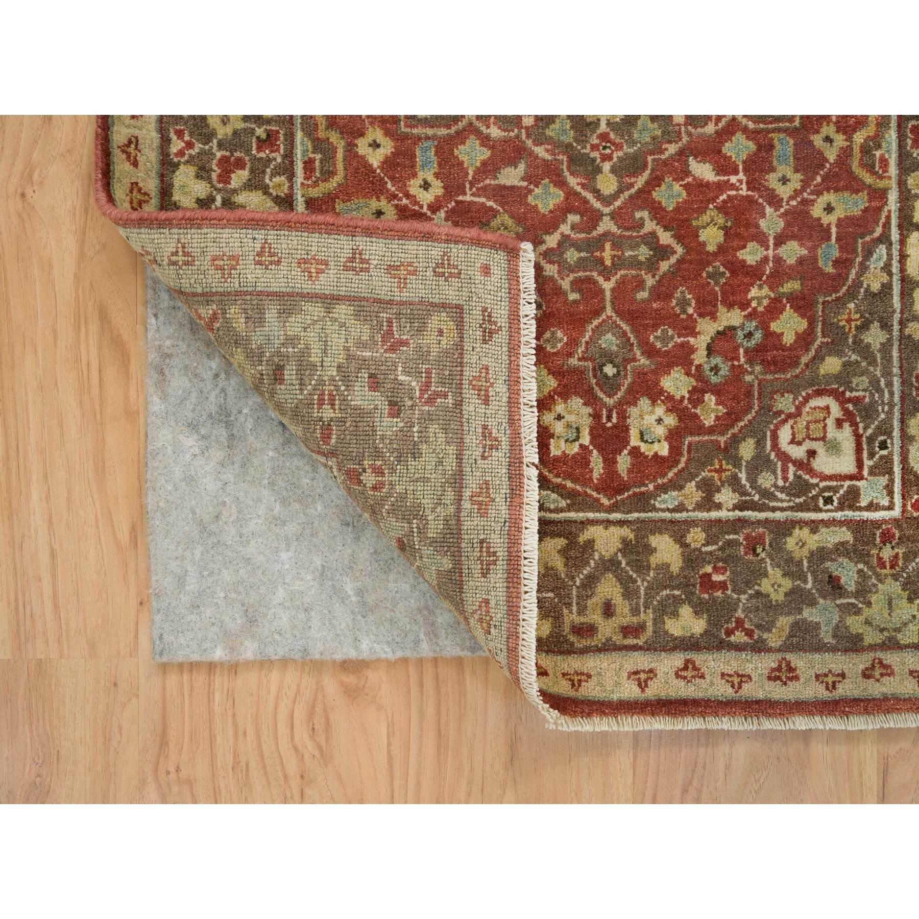 Medievale Tappeto Runner Haji Jalili Design Antico Rosso Ruggine annodato a mano interamente in lana in vendita