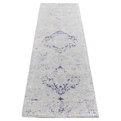 2'6 "x8'5" Ash Gray, Cypress Tree Design Tapis de course en soie et laine noué à la main