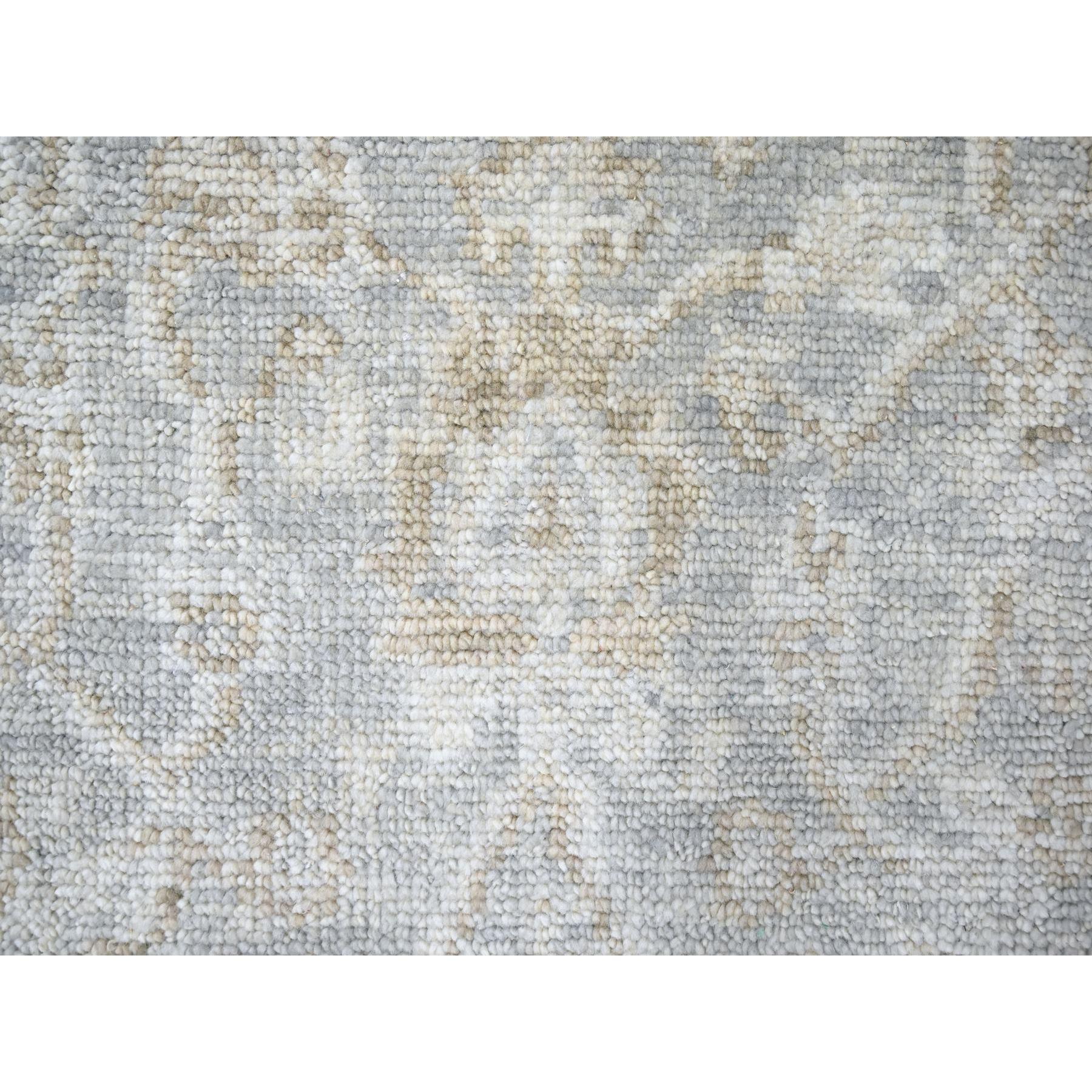 Hand-Knotted 2'6