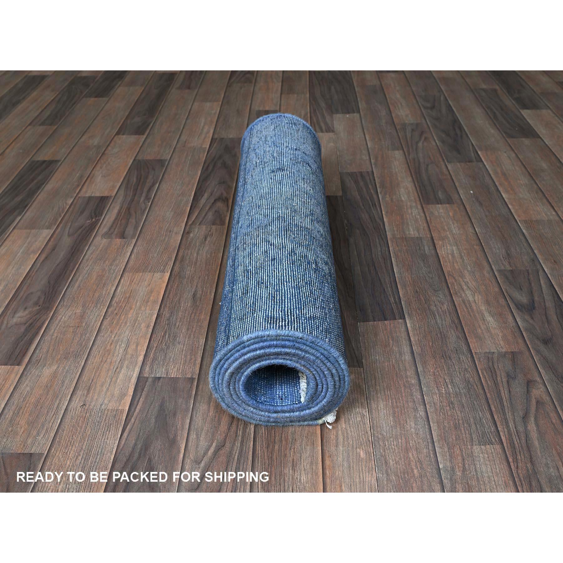Annodato a mano Tappeto Runner Tabriz persiano vintage sovratinto blu, annodato a mano, interamente in lana in vendita