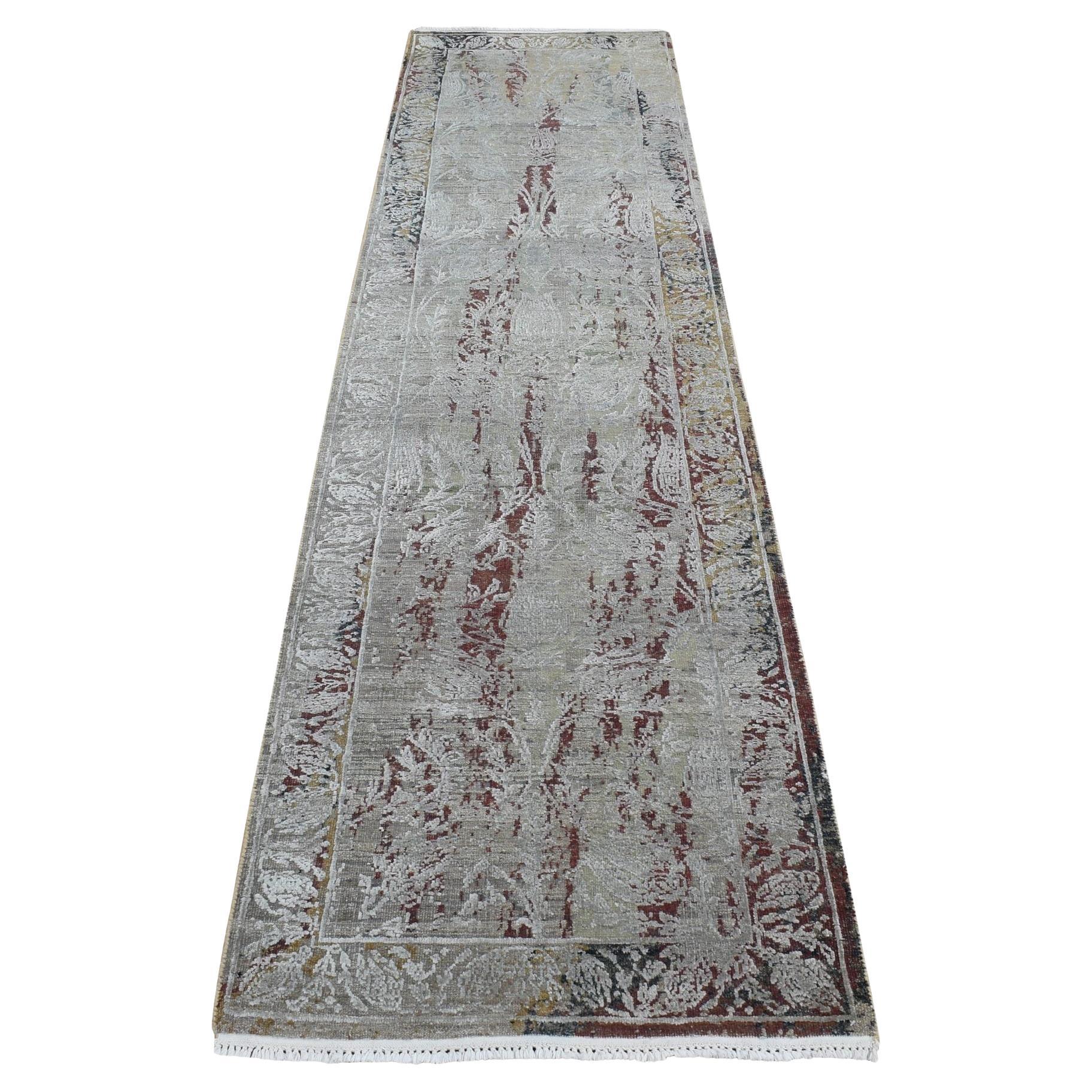 2'6 "x9'10" Gray, Erased Tulip Design Silk with Wool Hand Knotted Runner Rugs (Tappeto da corsa annodato a mano) in vendita