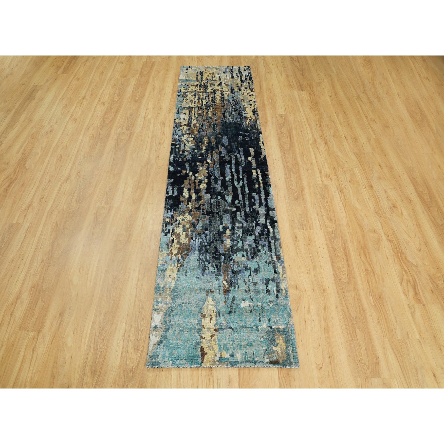 Dies ist eine wirklich echte one-of-a-kind Hand geknüpft blau Mosaik Design Wolle und Seide orientalischen Läufer Teppich. Es wurde monatelang von erfahrenen Kunsthandwerkern in jahrhundertealten Webtechniken geknüpft.
Primäre MATERIALIEN: Wolle &