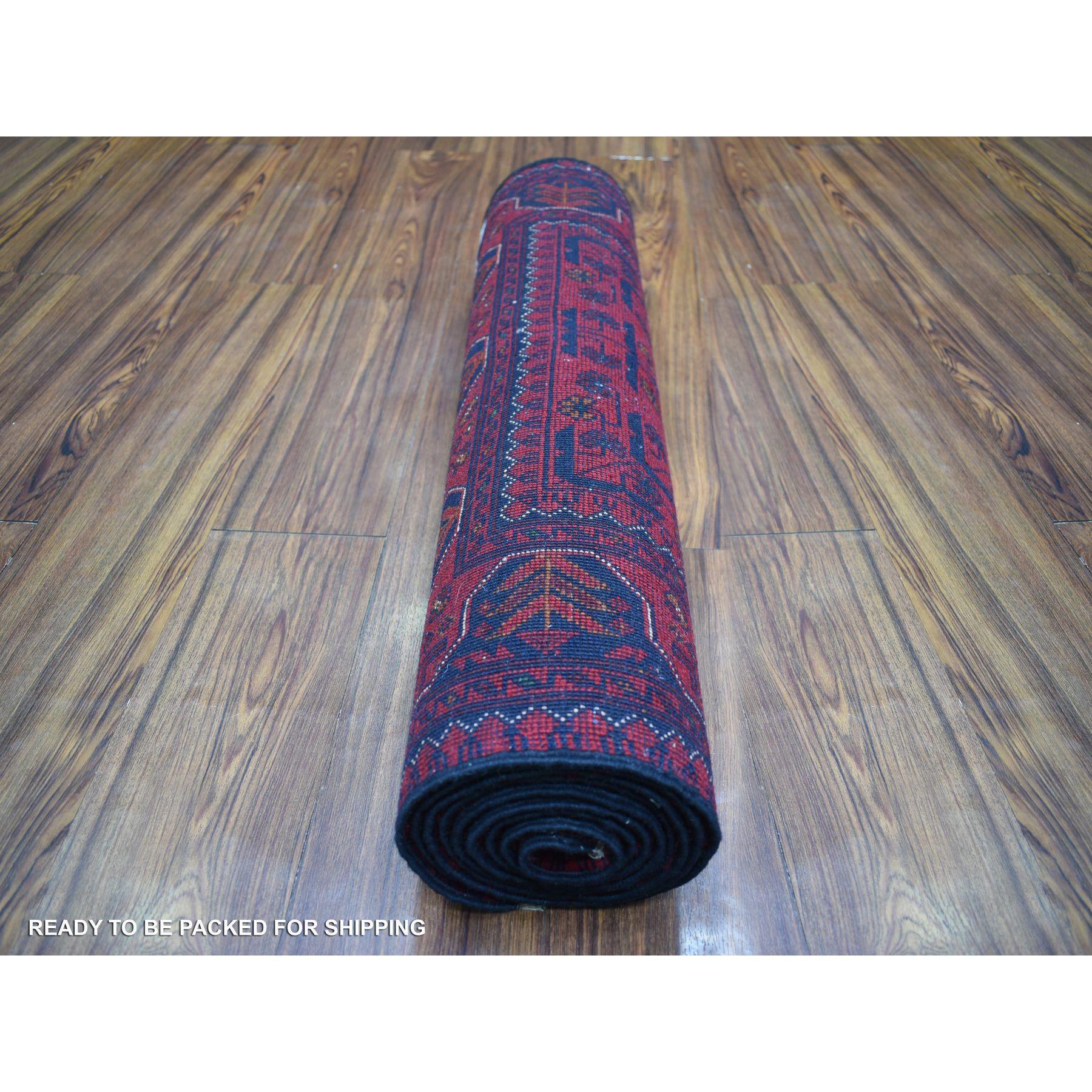 Hand-Knotted 2'6
