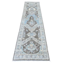 Tappeto Runner in pura lana annodato a mano 2'6 "x9'7" grigio cenere Ziegler Mahal Dragon Design