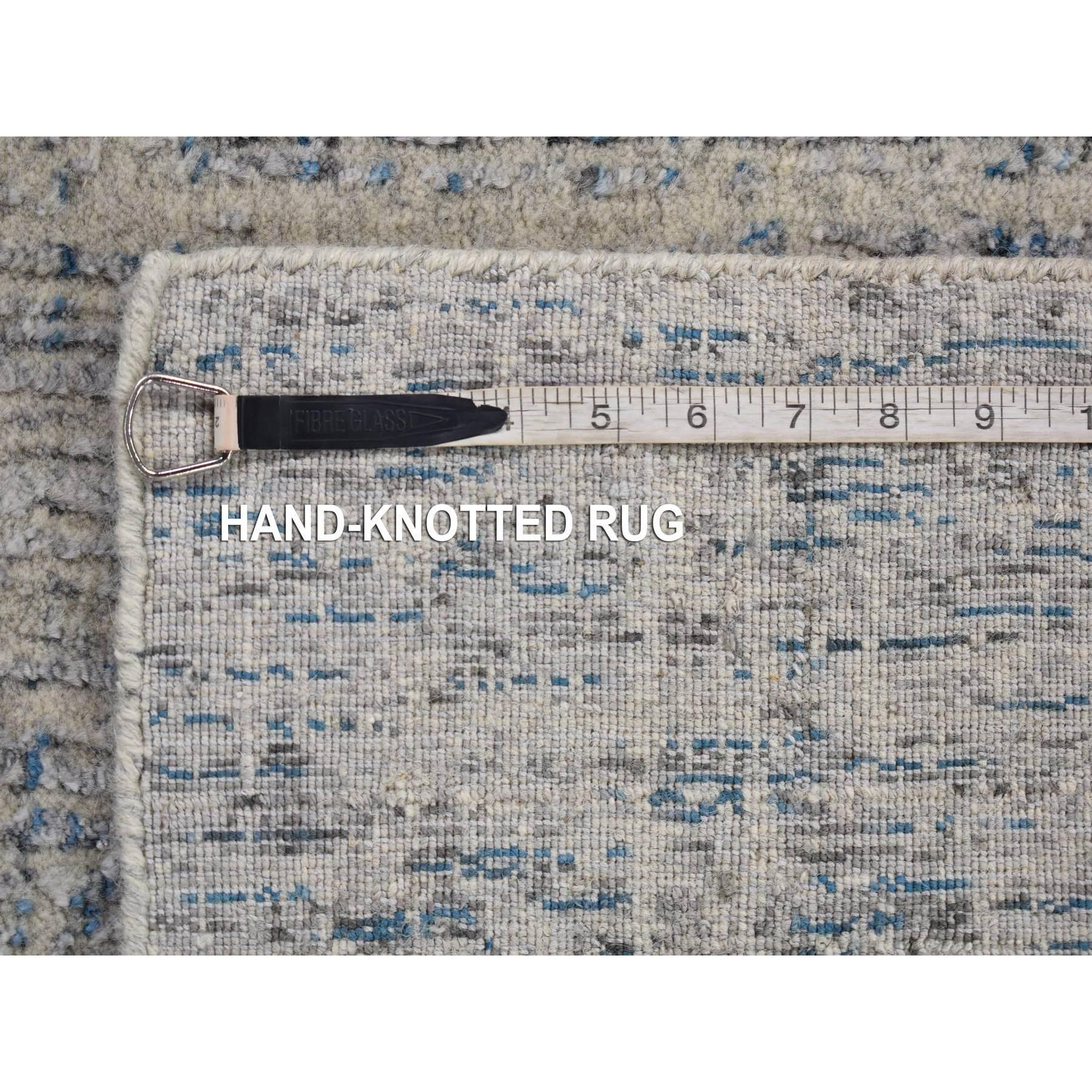 XXI secolo e contemporaneo Tappeto grigio chiaro in lana e seta artistica tessuta a mano in fine jacquard 2'6 