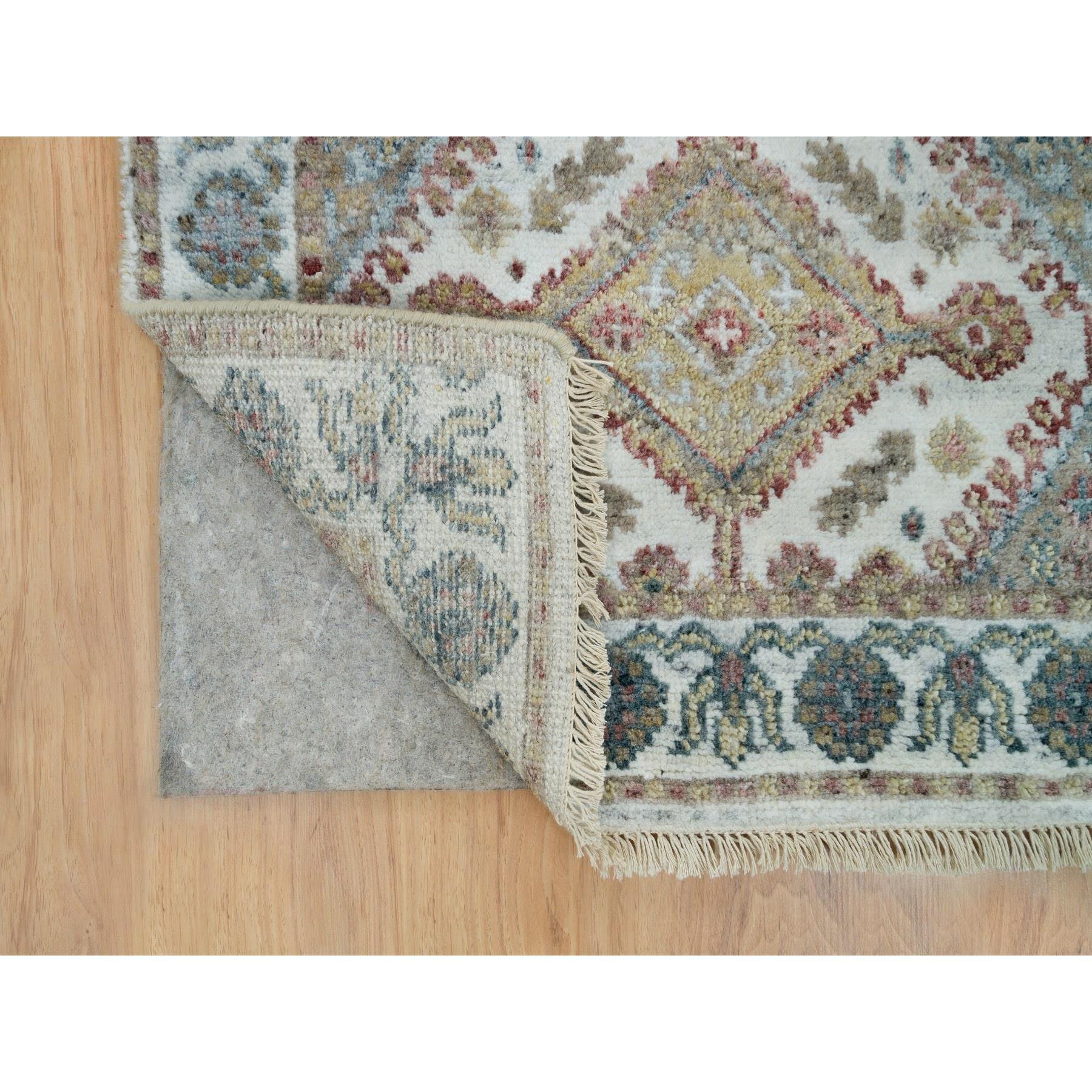 Medievale Tappeto Runner Anti-Flash Bianco Unique Flower Rosettes Border Design 2'6 