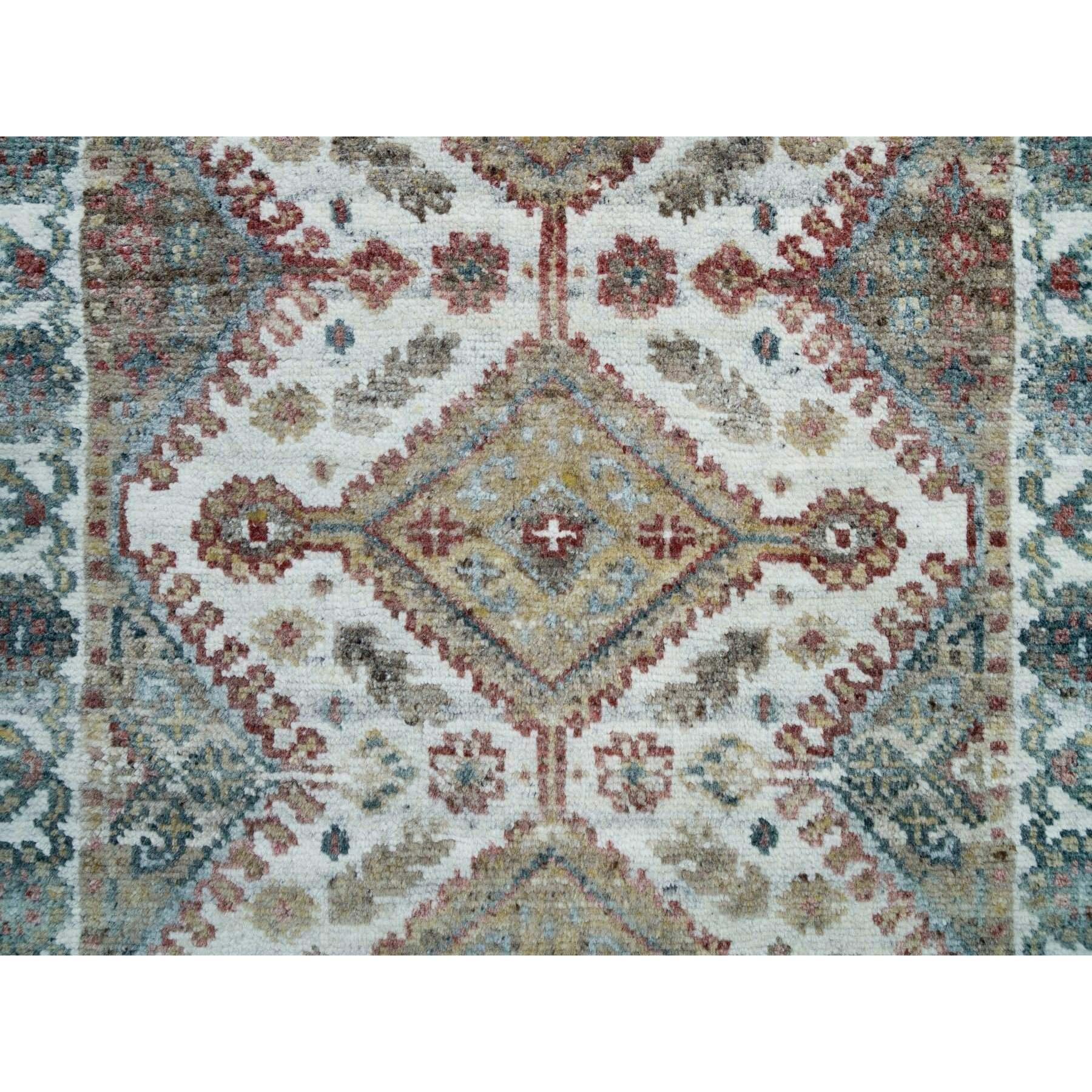 Annodato a mano Tappeto Runner Anti-Flash Bianco Unique Flower Rosettes Border Design 2'6 