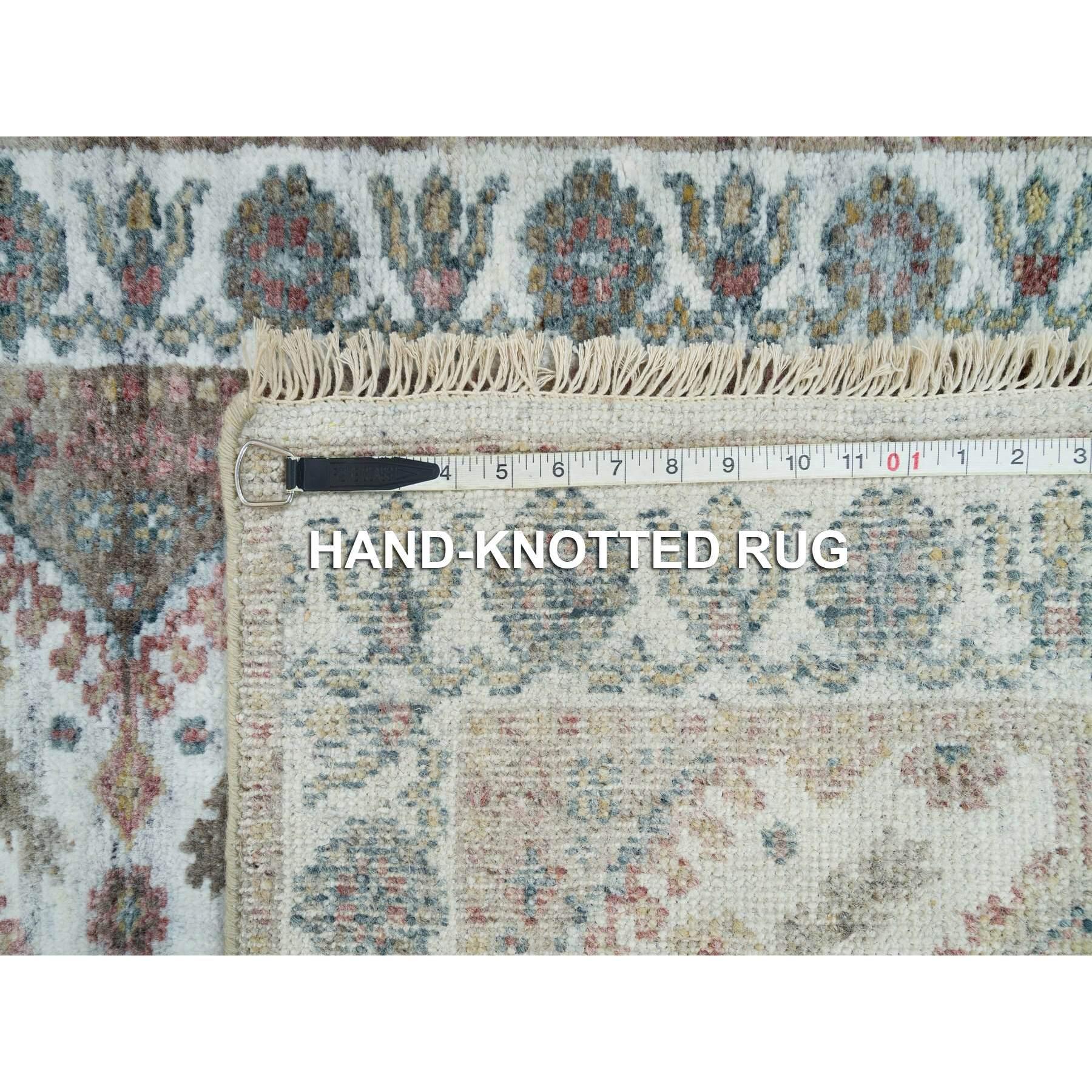 Lana Tappeto Runner Anti-Flash Bianco Unique Flower Rosettes Border Design 2'6 