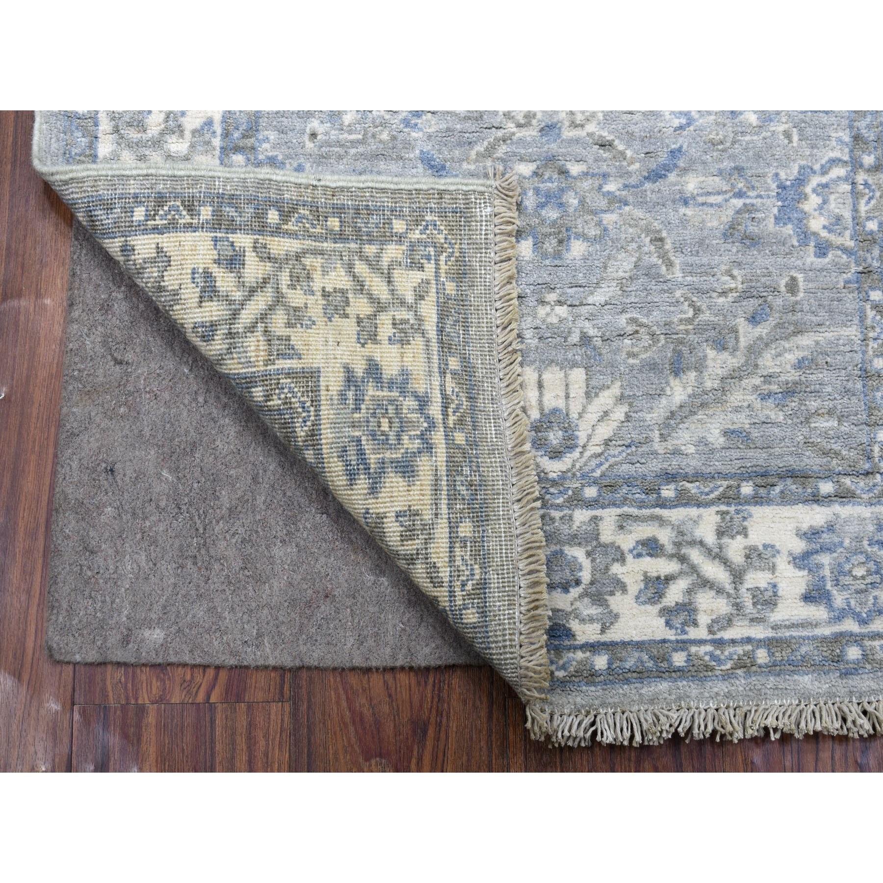 Dies ist eine wirklich echte one-of-a-kind Hand geknüpft grau afghanischen Peshawar mit All Over Heriz Design Extra Soft Wool Oriental Runner Rug. Es wurde monatelang von erfahrenen Kunsthandwerkern in jahrhundertealten Webtechniken